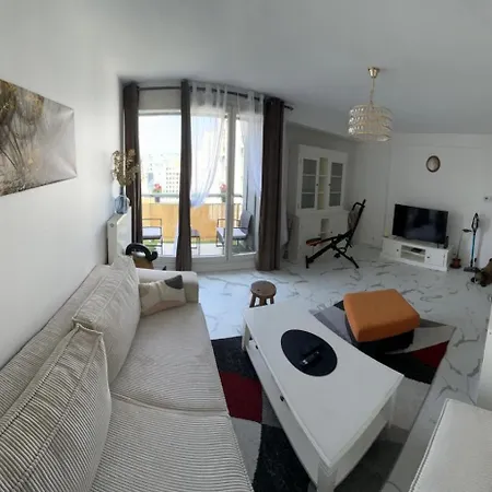 Appartement Apparemment Lumineux Vue Tour Eiffel Paris